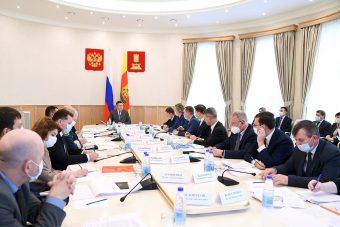 Губернатор Игорь Руденя призвал обеспечить бесперебойное энергоснабжение больниц и лучше чистить дороги