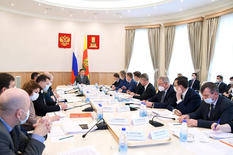 Губернатор Игорь Руденя призвал обеспечить бесперебойное энергоснабжение больниц и лучше чистить дороги