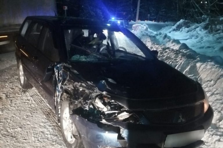 Два человека пострадали при столкновении УАЗа и Mitsubishi в Конаковском районе