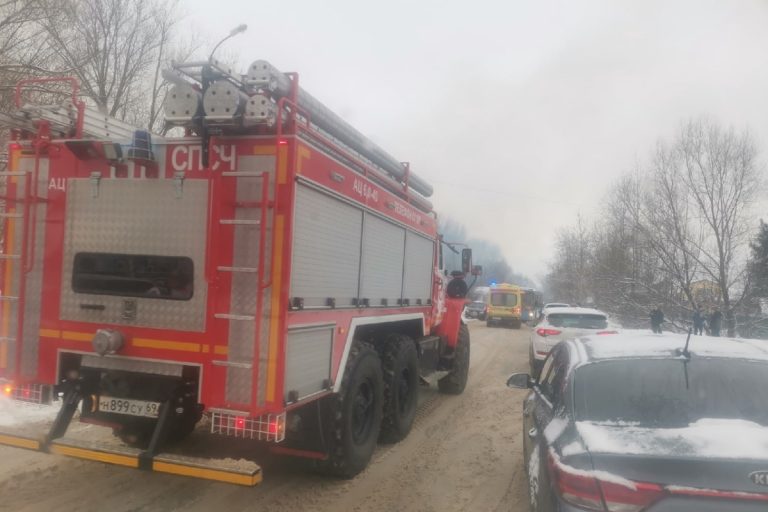 В Твери загорелся жилой дом на две семьи