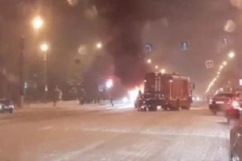 На проспекте Калинина в Твери полыхал автомобиль