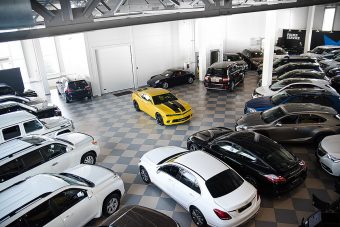 Автомобили в России с января стали на вес золота