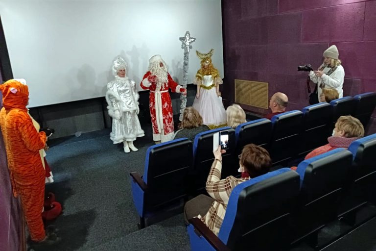 В Фировском районе в ДК открыли современный кинотеатр