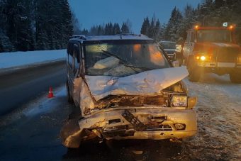 Два человека погибли при столкновении Renault и Mercedes в Тверской области