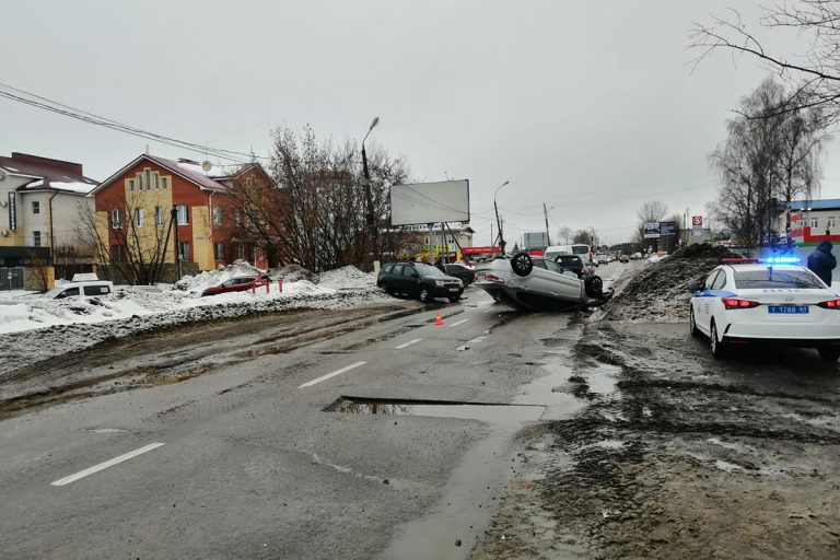 На улице Шишкова в Твери столкнулись четыре автомобиля (видео)