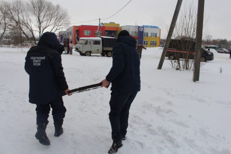 Возбуждено уголовное дело по факту падения 7-летнего мальчика в канализационный колодец в Торопце