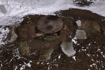 Житель Бежецка оказался под следствием, похитив крышку канализационного люка