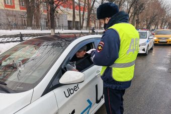 В Твери доставили в полицию 4 таксистов