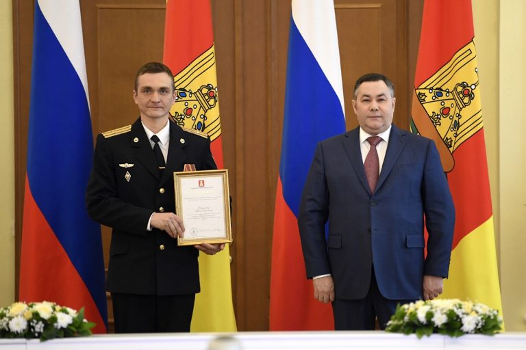 Накануне Дня защитника Отечества губернатор Игорь Руденя вручил награды жителям Верхневолжья
