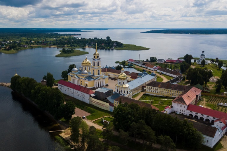 Озеро Селигер в Тверской области вошло в ТОП-5 самых красивых направлений для летнего отдыха с детьми в России