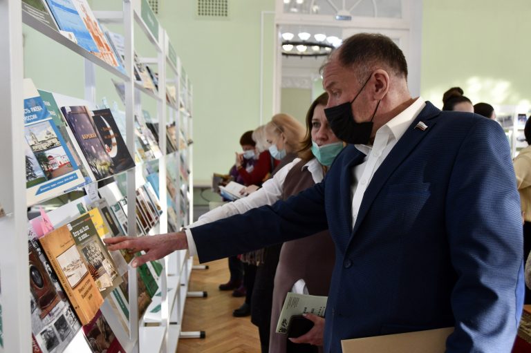 В библиотеке имени Горького открылась неделя тверской книги