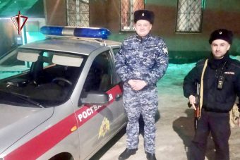 Сотрудники Росгвардии в Тверской области потушили горевший у магазина автомобиль Сотрудники Росгвардии в Тверской области потушили горевший у магазина автомобиль