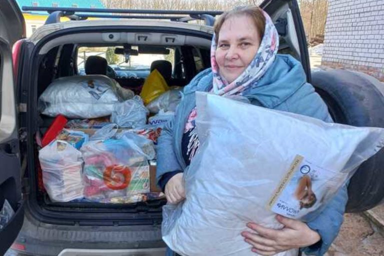 Жители Твери приносят в храмы гуманитарную помощь для беженцев из Донбасса