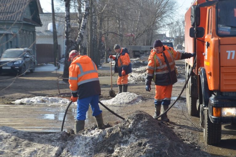 В Твери продолжаются противопаводковые мероприятия