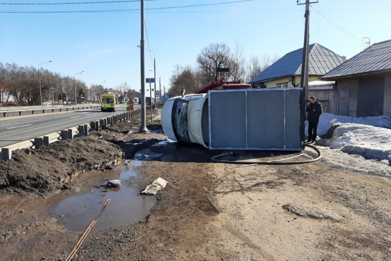 Две "Газели" столкнулись на М-10 в Тверской области