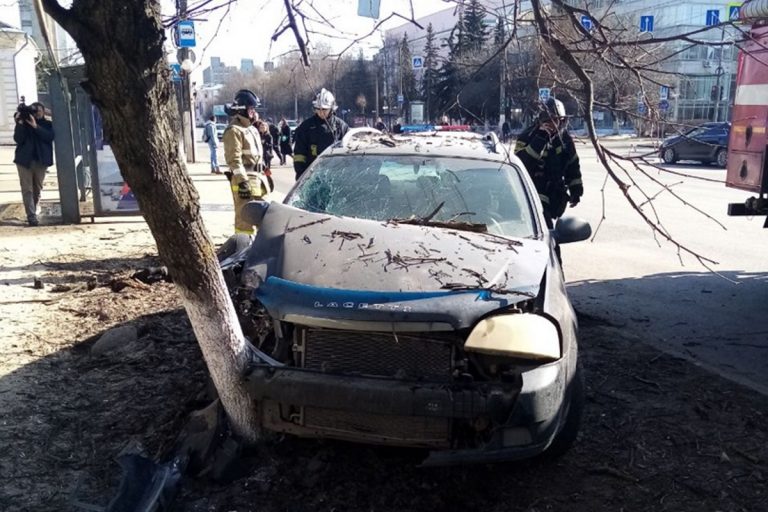 В Твери сбили мужчину, стоявшего на остановке