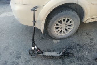 В Центральном районе Твери сбили женщину на самокате