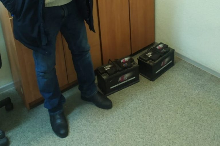 В Удомле задержали похитителя аккумуляторов
