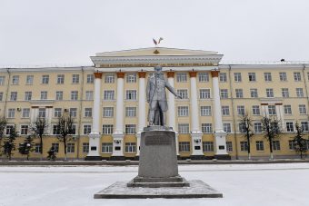 Игорь Руденя поздравил коллектив и ветеранов ВА ВКО с 65-летием основания вуза