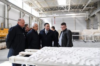 Губернатор Тверской области посетил камнеобрабатывающий завод «Белый камень»