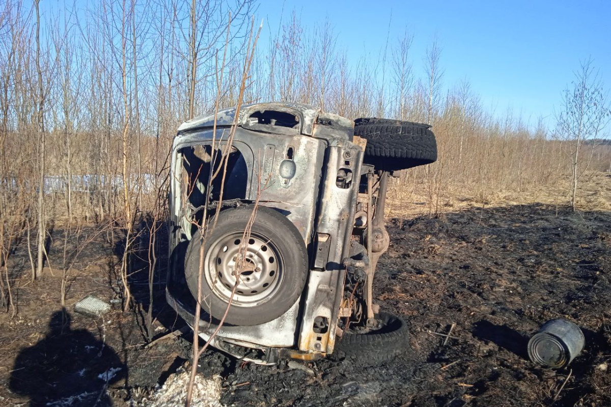 В Тверской области Niva опрокинулась в кювет, пострадал водитель