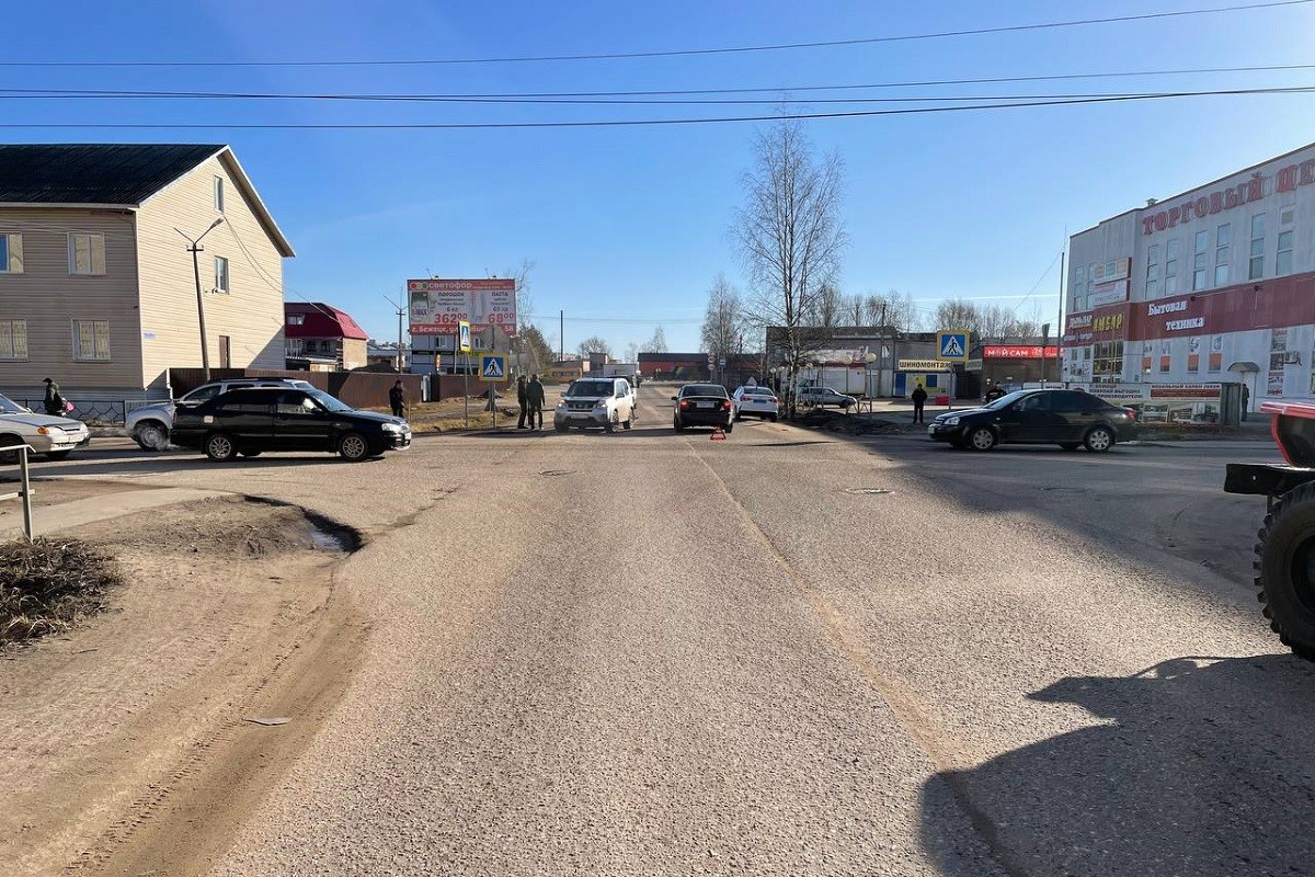 Ослепленная солнцем автоледи сбила женщину в Тверской области
