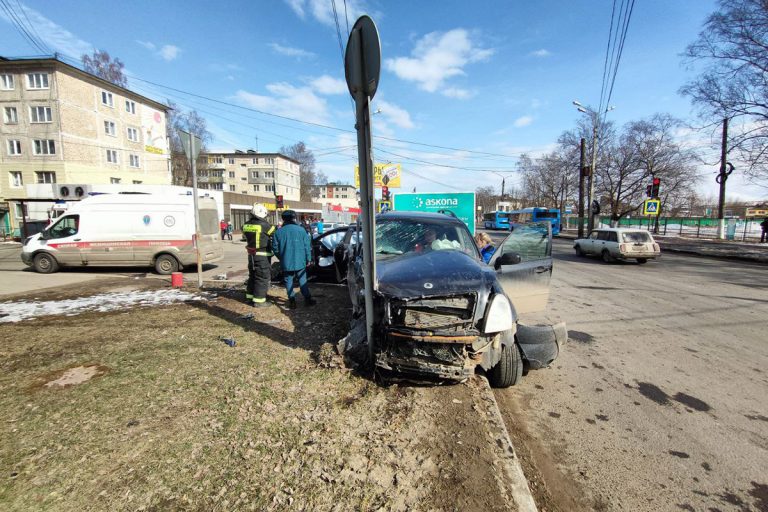 Два человека пострадали в серьезном ДТП в Пролетарском районе Твери