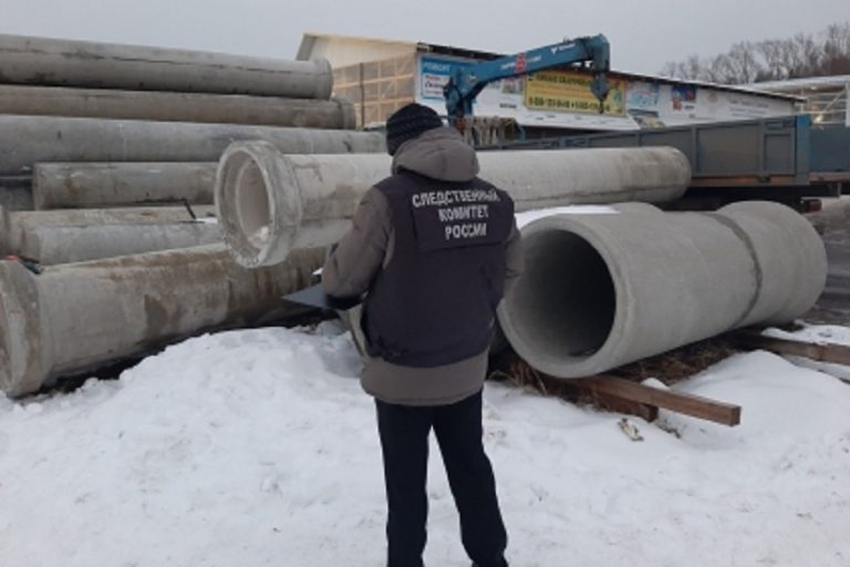 Житель Кимр погиб при погрузке бетонных труб