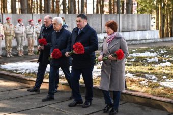 Игорь Руденя начал рабочую поездку в Зубцовский район с возложения цветов к обелиску мемориального комплекса на Московской Горе