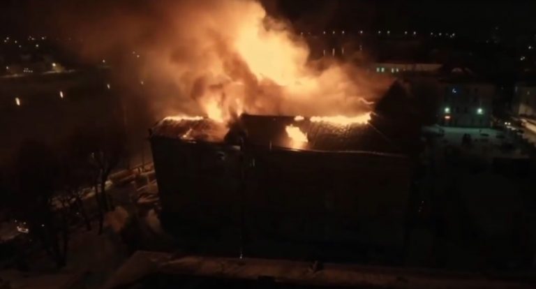 В МЧС назвали причину быстрого уничтожения огнем здании НИИ Минобороны в Твери