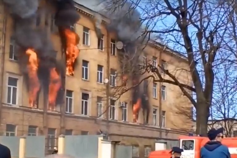 В правительстве Тверской области заявили о контроле губернатора за тушением пожара в военном НИИ