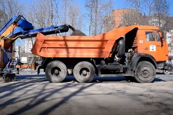 В Твери проводится круглосуточная уборка дорог и тротуаров