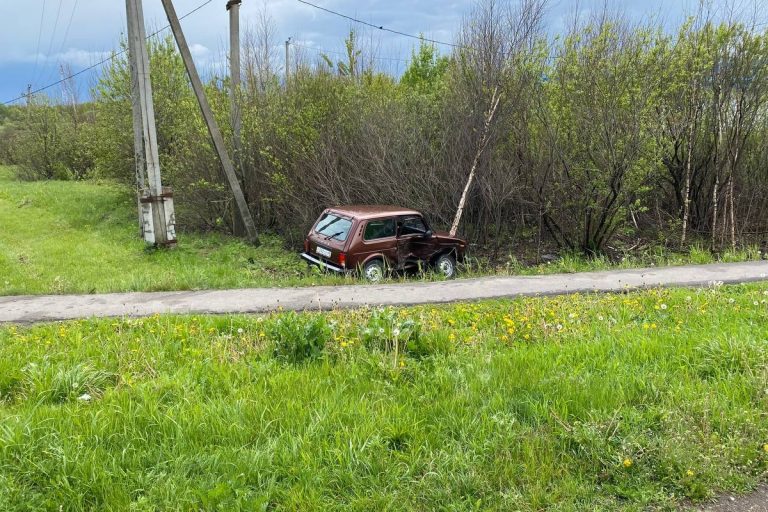 Нива протаранила иномарку на трассе М-10 в Тверской области - четверо пострадали