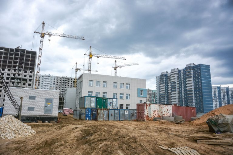 Глава города Твери проверил ход работ по строительству новых детских садов