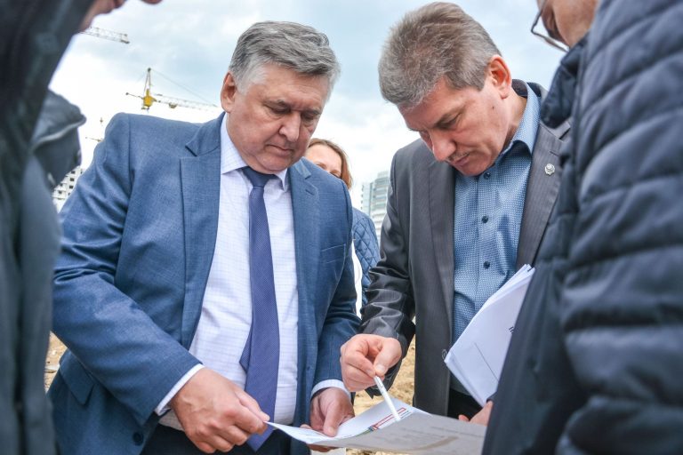 Глава города Твери проверил ход работ по строительству новых детских садов