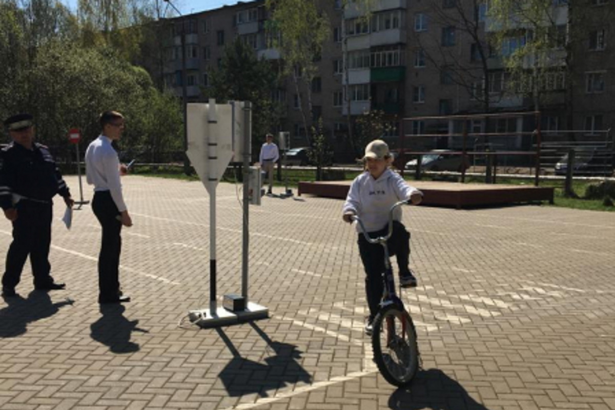 В Ржеве полицейские провели конкурс юных велосипедистов Безопасное колесо