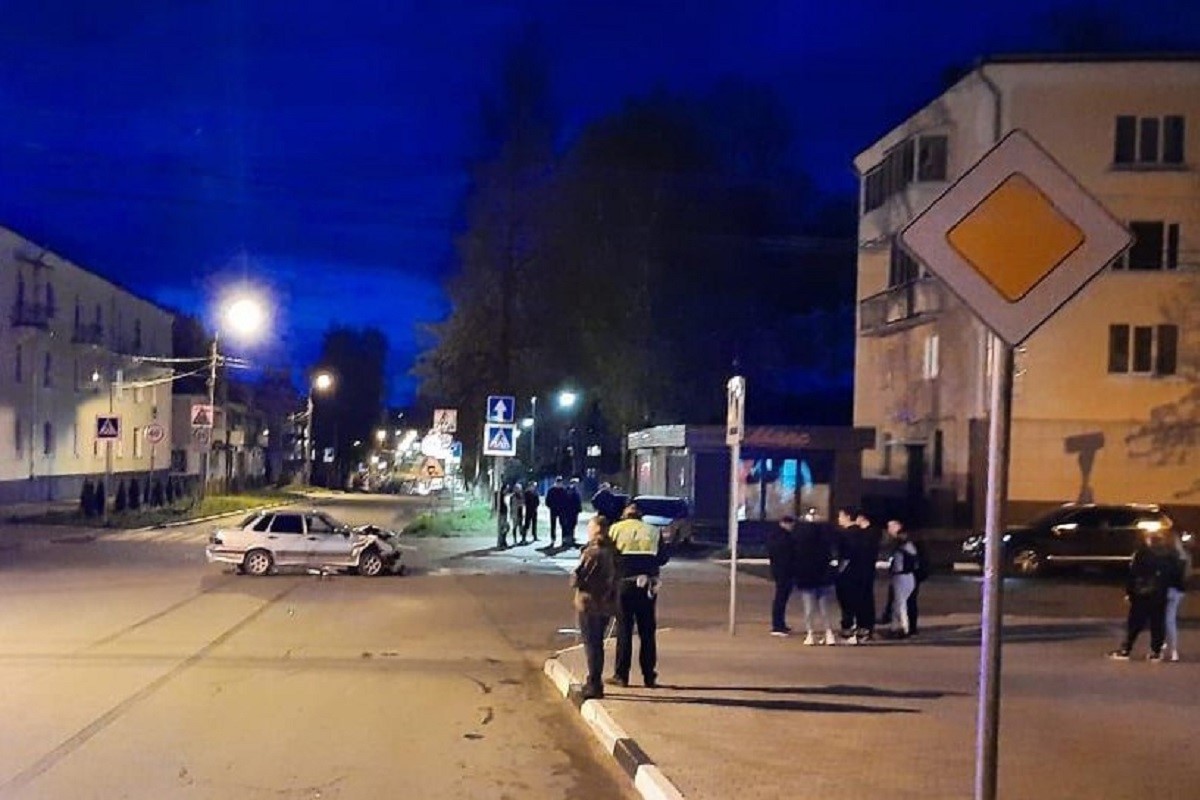Два человека пострадали при столкновении легковушек в Ржеве