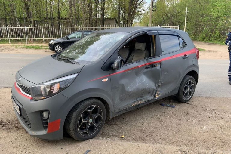 Подросток на мотоцикле врезался в иномарку в Тверской области