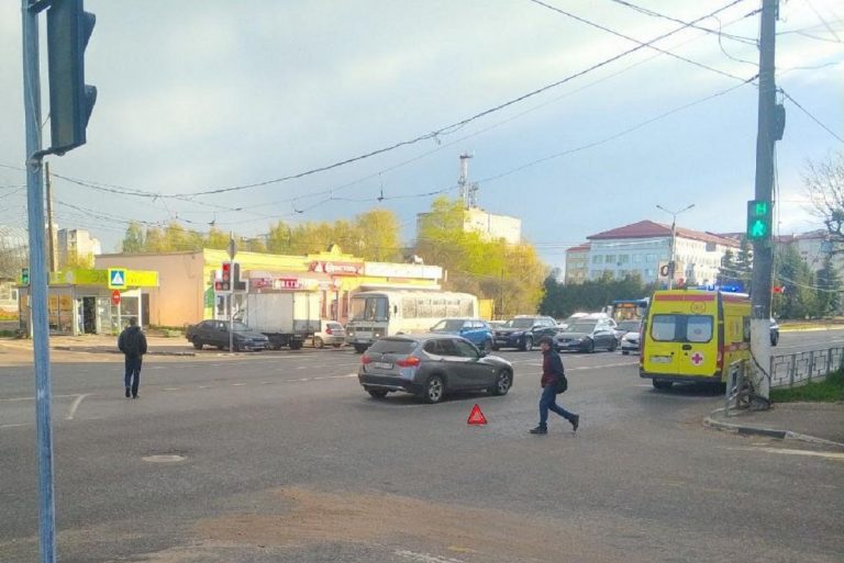 BMW сбил пенсионерку в Пролетарском районе Твери