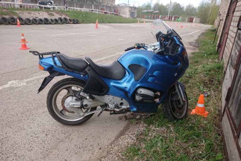 В Удомле мотоциклист на BMW сбил пешехода