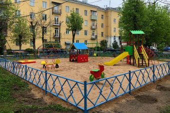 В Пролетарском районе Твери обустроили новую детскую игровую площадку