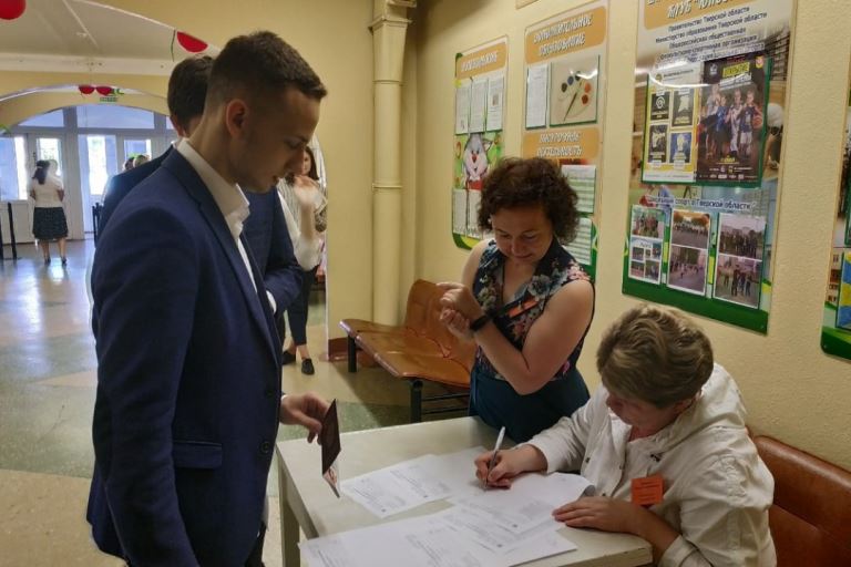 Почти 5,3 тысяч выпускников школ Тверской области сдают ЕГЭ по русскому языку