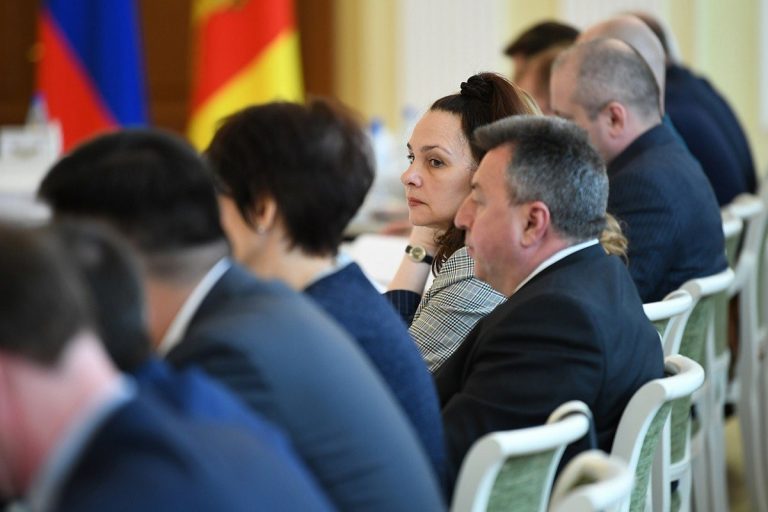 На заседании правительства Тверской области обсудили меры поддержки семей с детьми