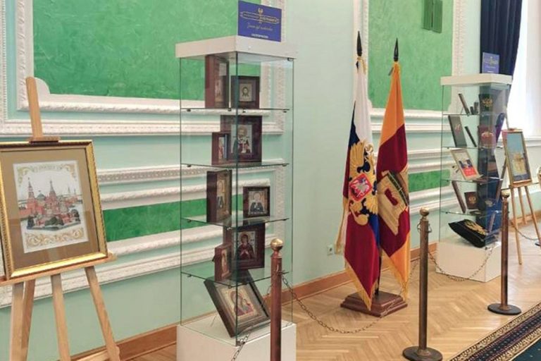 «Торжокские золотошвеи» в Кремле представили уникальную экспозицию