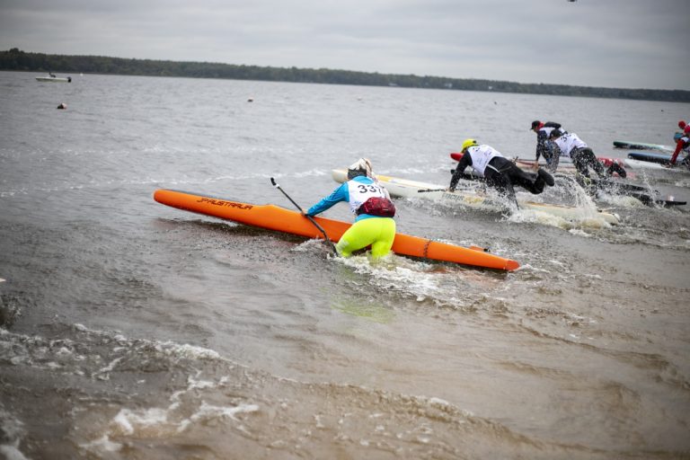 В Тверской области проходят самые массовые соревнования по сапсерфингу в России