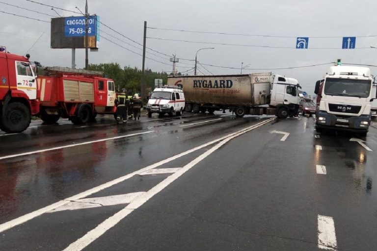 Двое детей пострадали в тройном ДТП на М-10 в Тверской области
