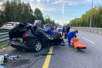 Трое детей и женщина пострадали в ДТП на М-11 в Тверской области