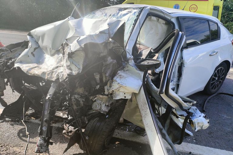 Два человека погибли в лобовом ДТП в Твери
