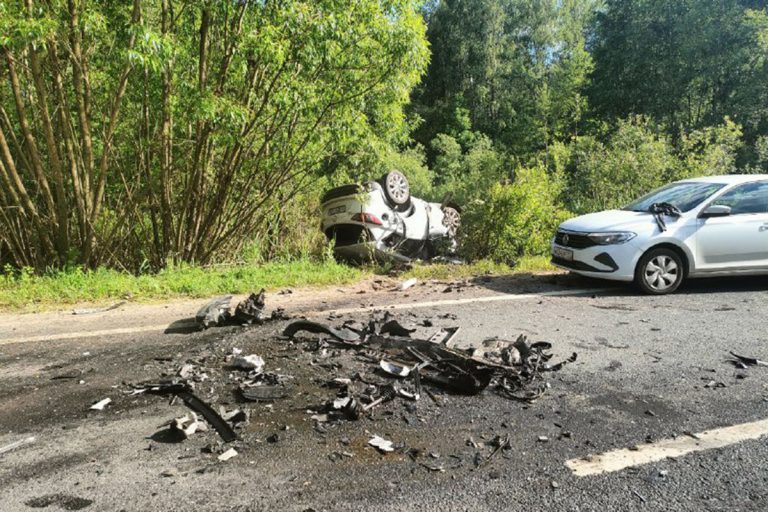 Два человека погибли в лобовом ДТП в Твери