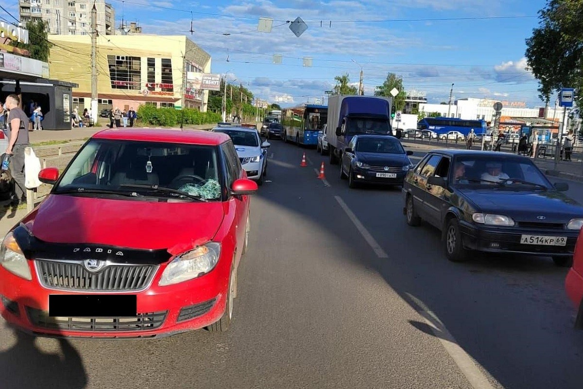 На улице Коминтерна в Твери сбили недисциплинированного пешехода